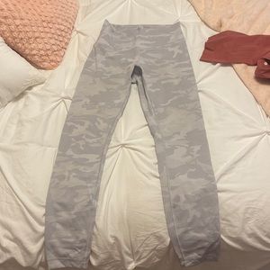 lululemon white camo leggings size 6